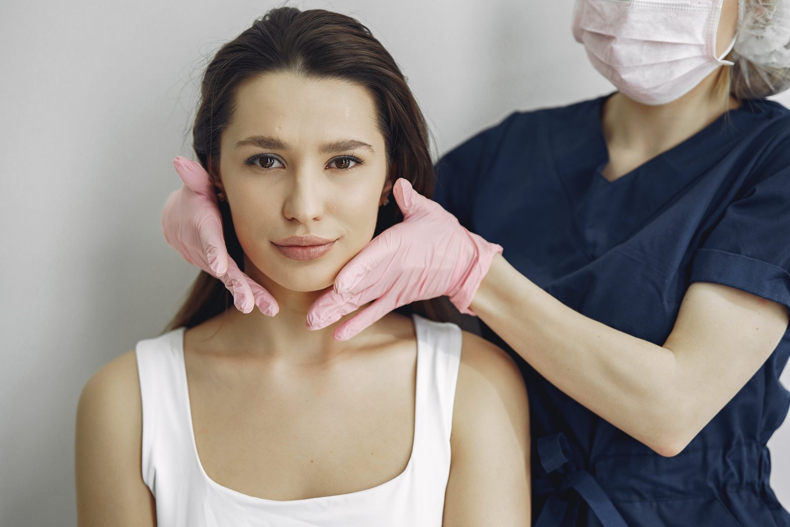 The Ultimate Guide to Jowls: Causes, Prevention, and Effective Treatments for a Defined Jawline